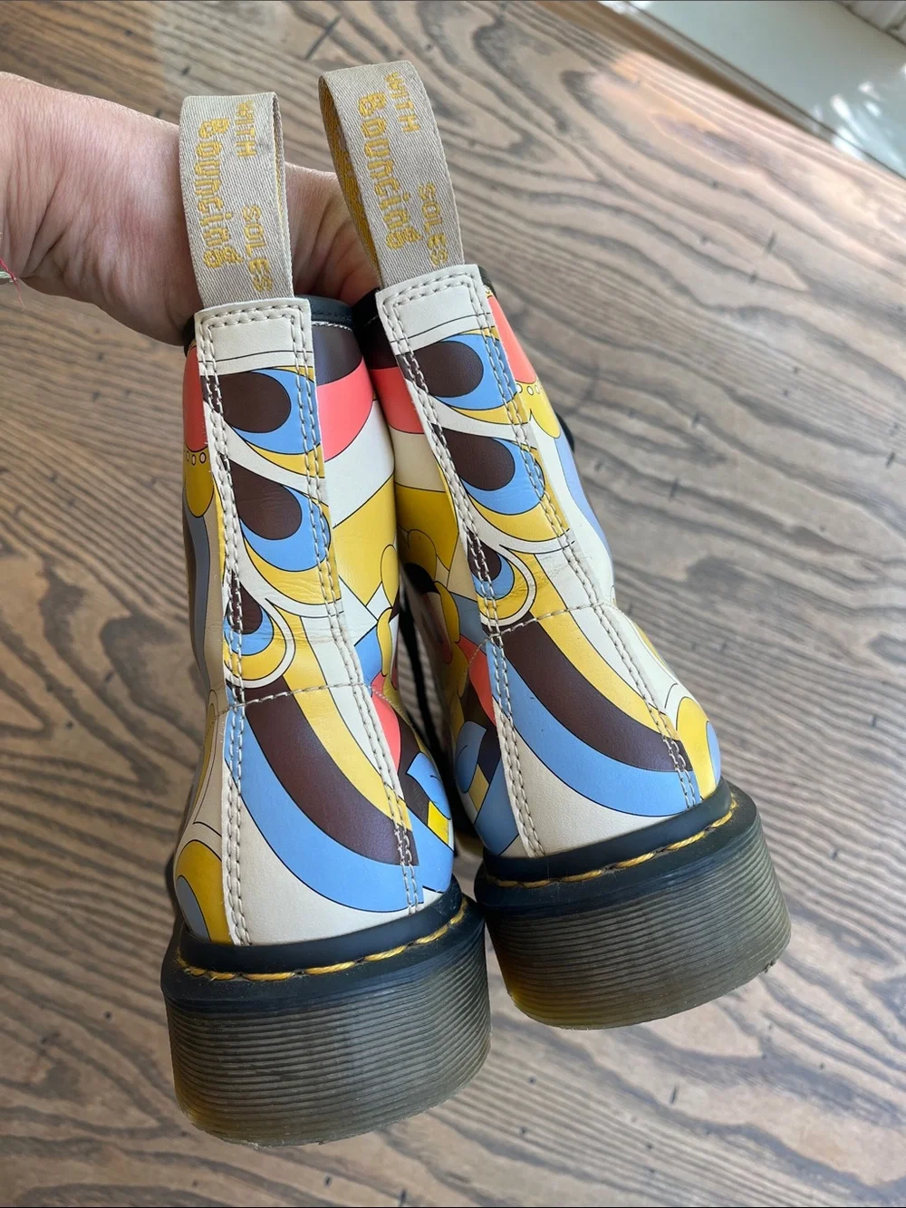 Dr. Martens vegan retro Kemble Multicolor Retro Swirl Lace 